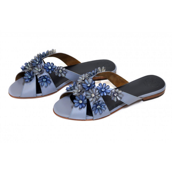 Blue flip flops with floral decoration
