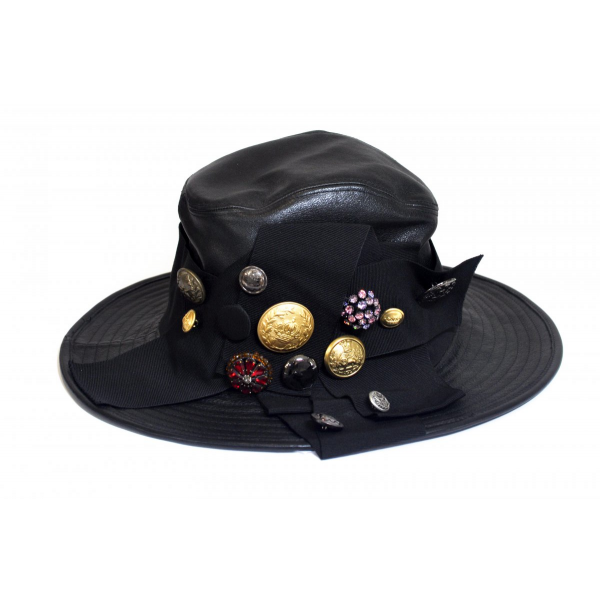 Leather hat with button decoration