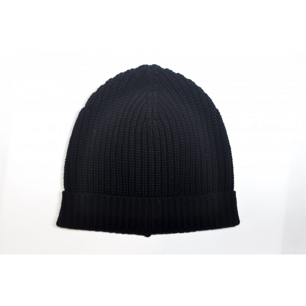 Black chunky knit hat