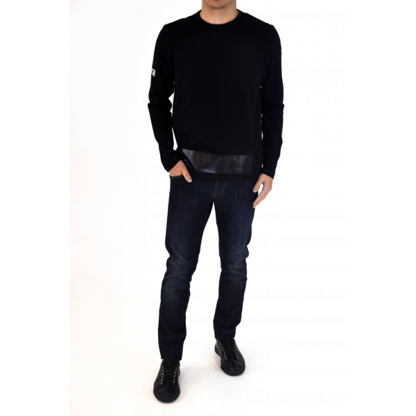 Black long sleeve t-shirt