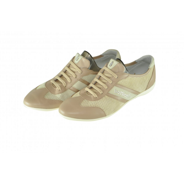 Beige breathable sneakers