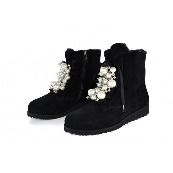 Suede boots with fur with pearls