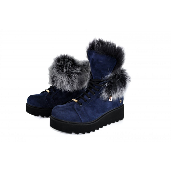 Boots with fur 