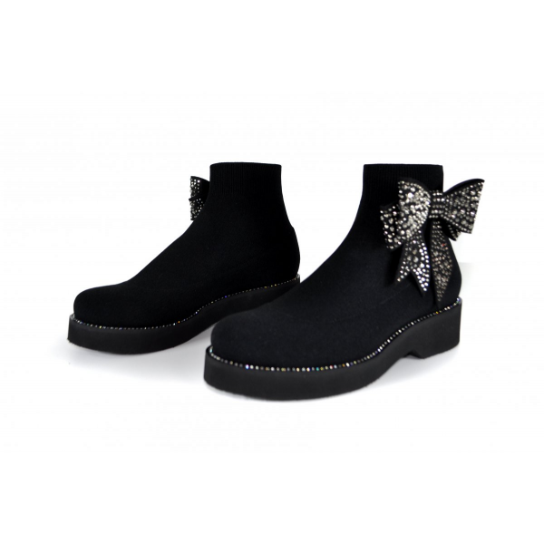 Black boots with bow and rhinestones