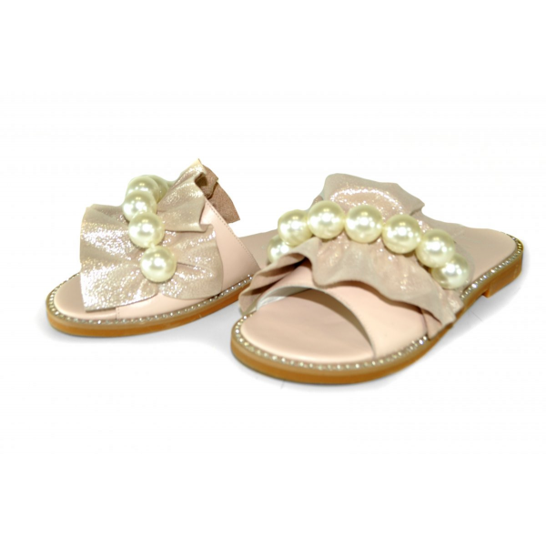 Flip flops with pearls