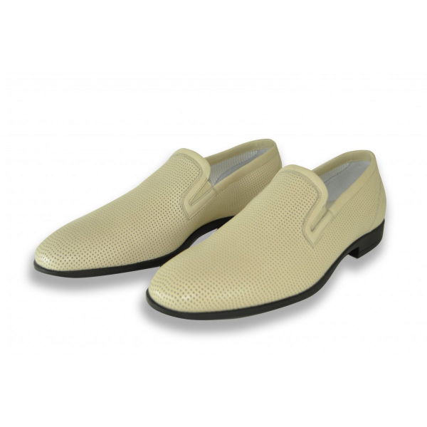Breathable beige shoes