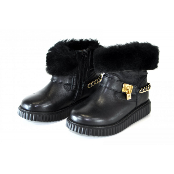 Boots with fur with gold chain