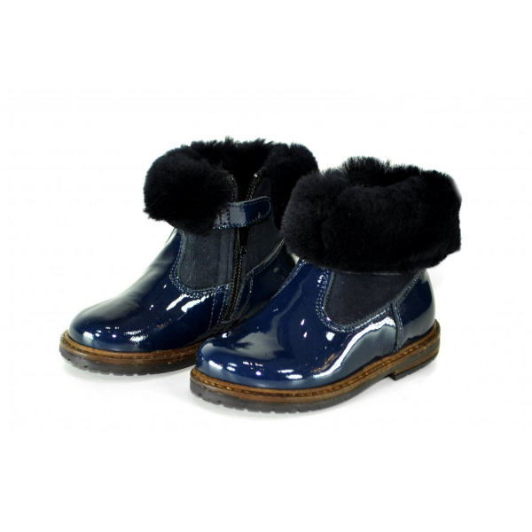 Patent leather boots with fur