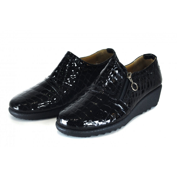 Patent leather zip shoes