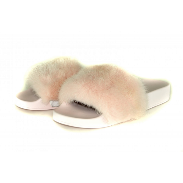 Rubber slippers with fur