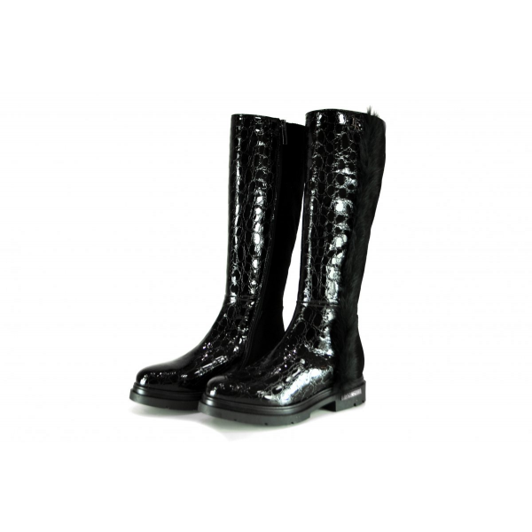 Patent leather boots with fur decoration 