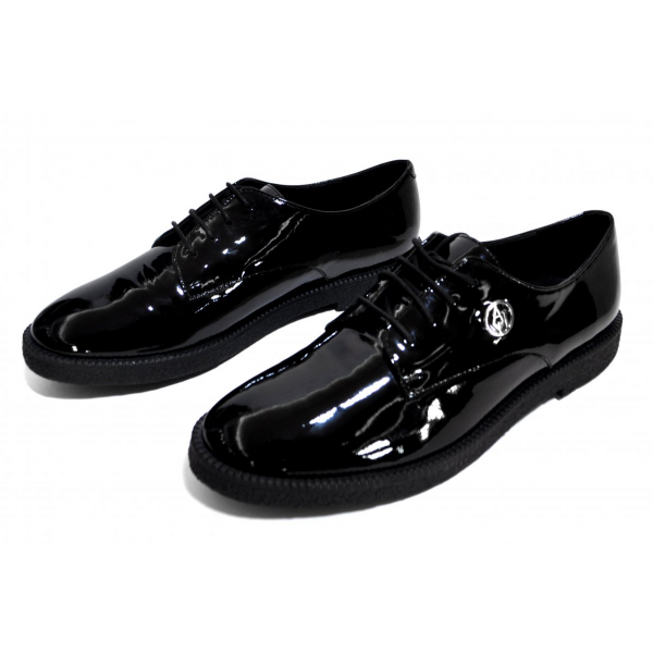 Patent leather shoes